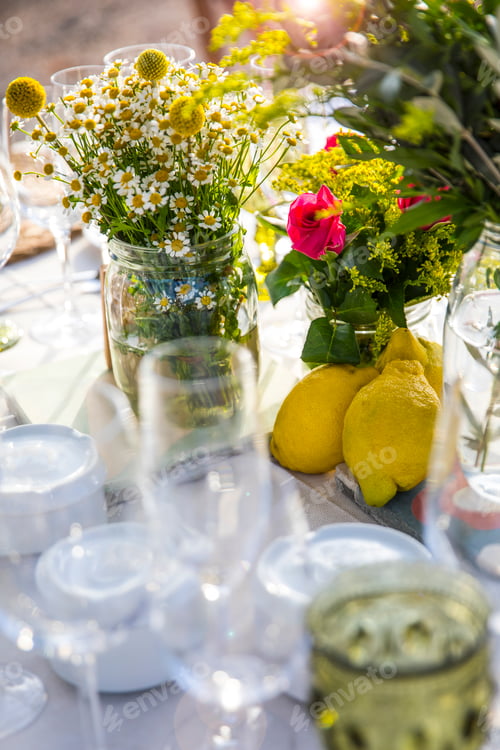 Preview: Flower arrangement on table setting