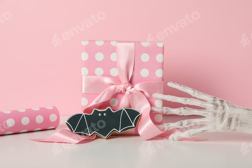 Preview: Halloween gifts in pink tones with cookies
