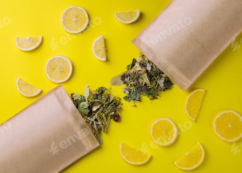 Preview: Paper bag with dry loose leaf tea with lemon slices