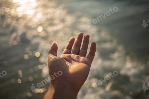 Preview: Outstretched hand with sea background