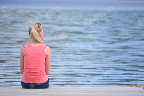Preview: Girl sitting next to the sea