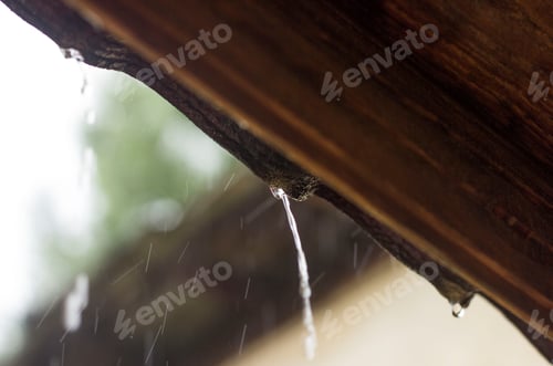 Preview: Water flows from the roof