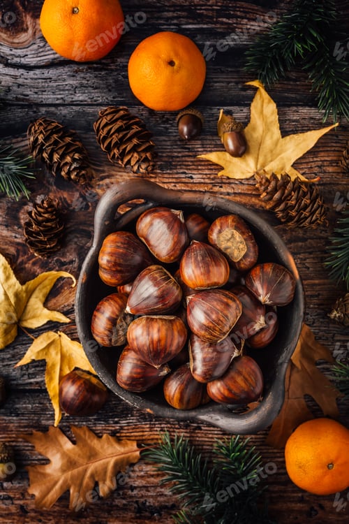 Preview: Organic sweet chestnuts in a bowl on kitchen table