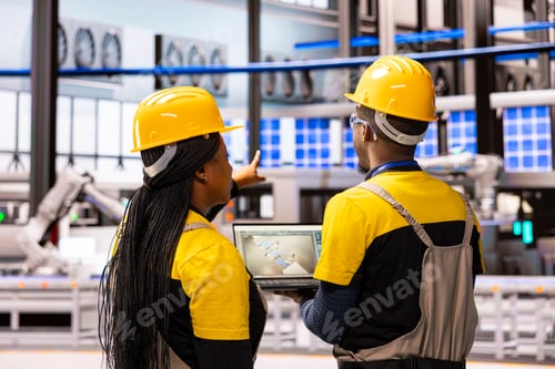 Preview: Automation Engineers Overseeing Industry 4.0 Innovation