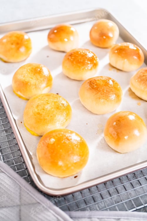 Preview: Dinner rolls