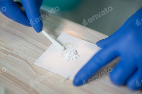 Preview: Professional dentist mixing filling material at the stomatology clinic