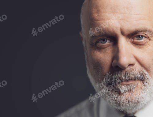 Vorschau: Schwarz-Weiß-Porträt eines selbstbewussten, reifen Geschäftsmannes