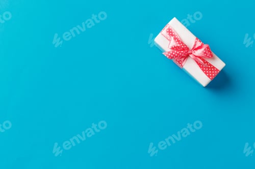 Preview: gift box on color background