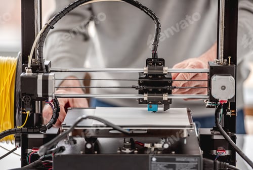 Preview: Man with 3D printer