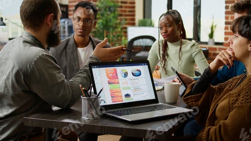 Preview: Diverse team of colleagues doing collaboration work