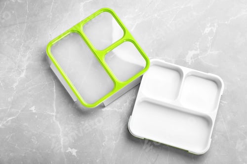 Preview: Empty lunch box on table, top view