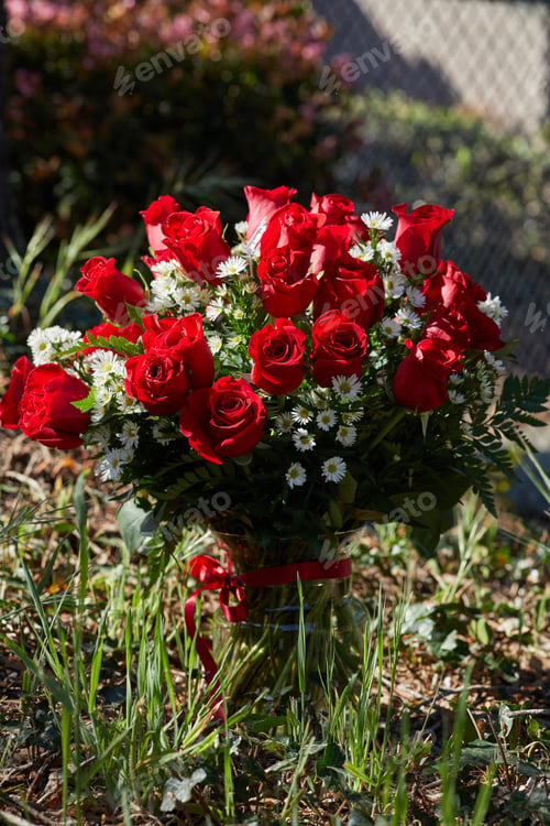 Preview: Vertical photo fresh flowers at the garden