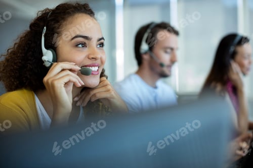 Preview: Customer service executive working