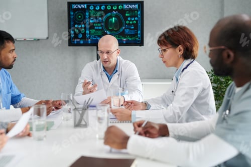 Preview: Multiracial medical team having a meeting