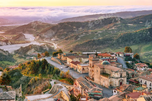 Preview: Fantastic sunrise over old famous medieval village Stilo in Calabria.
