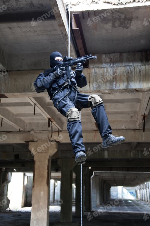 Preview: rappeling assault