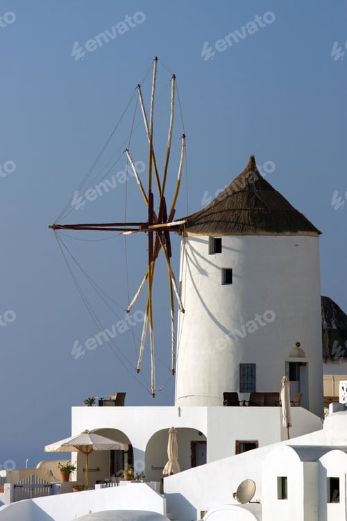 Preview: Typical windmill in Oia