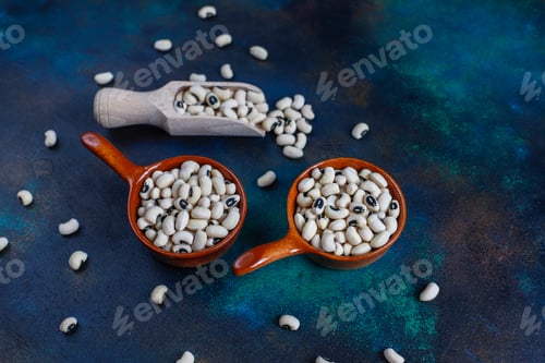 Preview: Organic black-eyed beans.