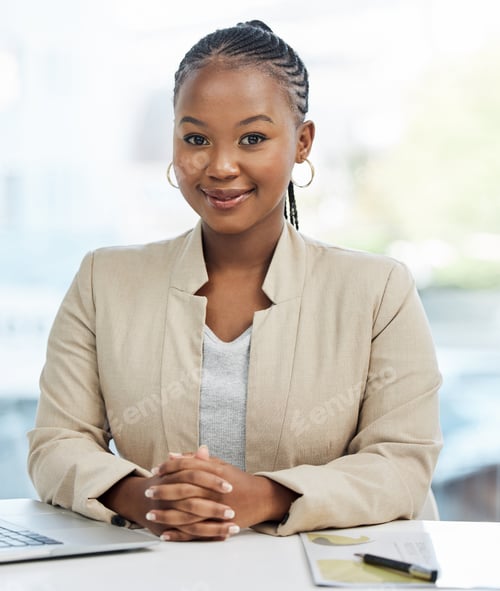 Preview: Confident Young Woman in Business Attire Smiling