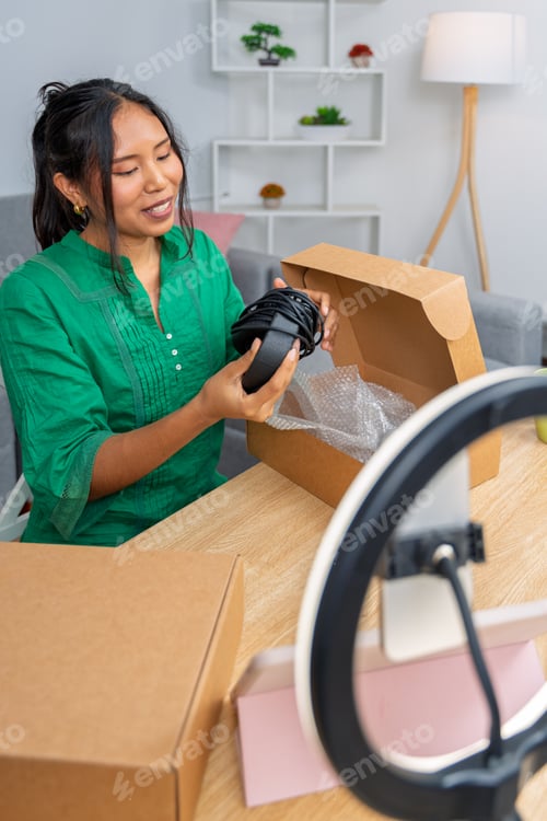 Preview: Influencer unboxing new headphones for online product review