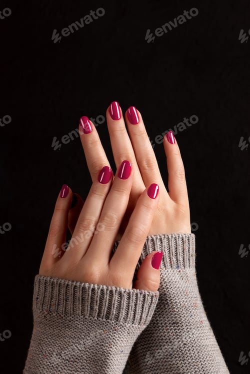 Preview: Female hands with viva magenta, pink nails