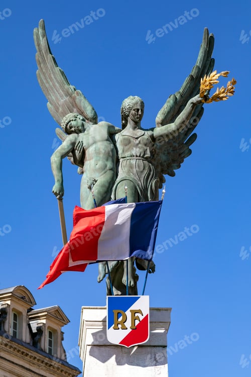 Preview: Republique Francaise Statue in Bergerac - Dordogne - France