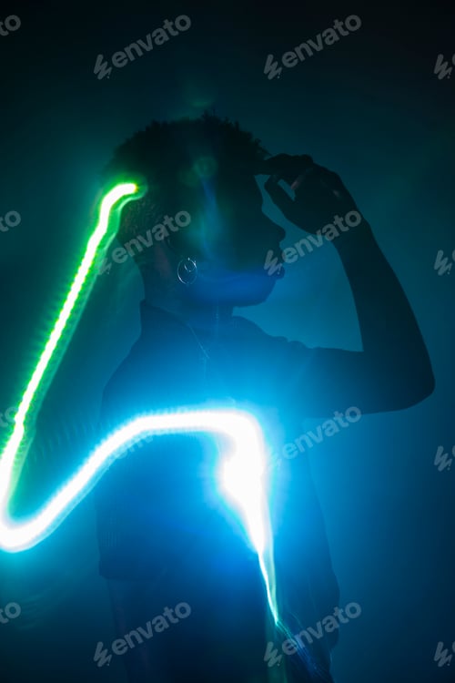 Preview: Traces of light on faces of dancer