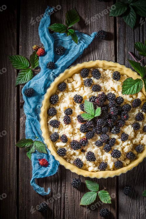 Preview: Sweet and delicious tart with blackberries made of fresh fruits