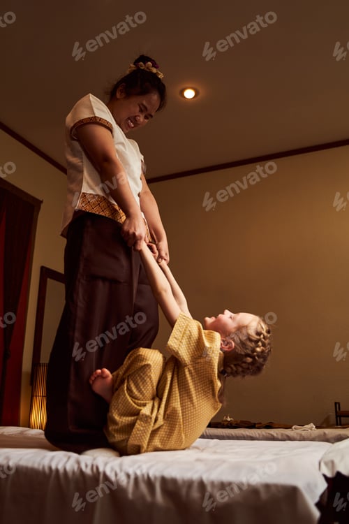 Preview: Therapist training flexibility and body of girl