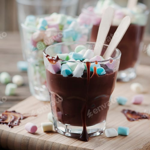Preview: Hot chocolate with marshmallow on the wooden table