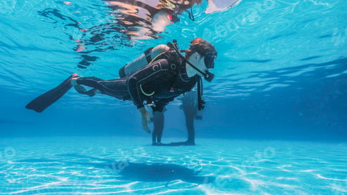 Preview: student doing scuba diving classes learning hover and buoyancy