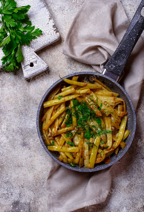 Preview: Stewed yellow wax beans in pan