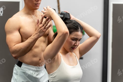 Preview: Asian men and women Have a strong body, good health, love to exercise.