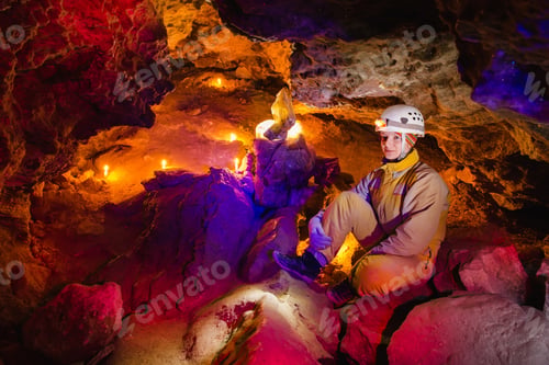 Preview: Women explore the beautiful stone cave in Ukraine