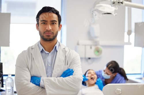 Preview: Portrait of confident a young dentist working in his consulting room