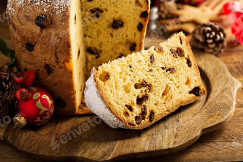 Preview: Traditional Christmas panettone with dried fruits