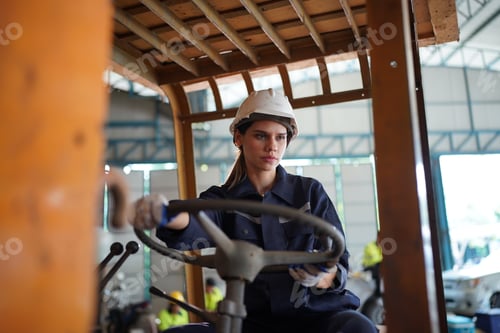 Preview: Worker in metal industry