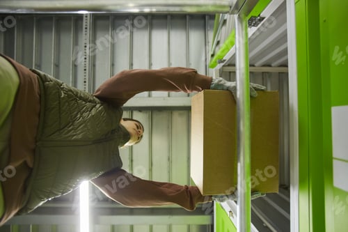 Preview: Woman shipping boxes