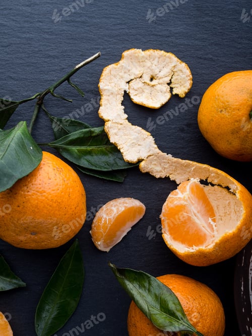 Preview: Fresh tangerines with leaves
