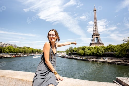 Preview: Woman in Paris