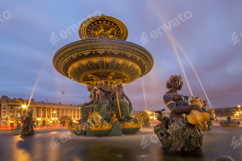 Preview: Fountain at the Place de la Concorde in Paris by night