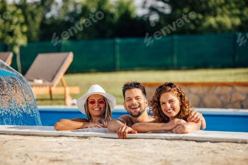 Preview: Adult people, enjoying some friendly contest.