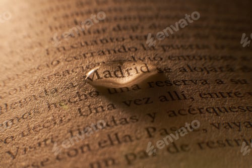 Preview: Black inscription with letters and water drop