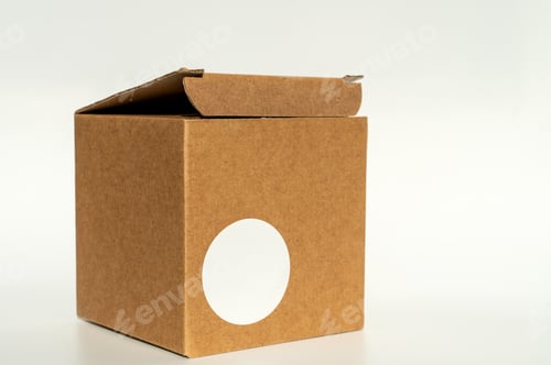 Preview: Brown cardboard box with circular white sticker on a neutral background.