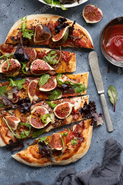 Preview: Pizza mozzarella fig and lettuce slices food photography flat lay