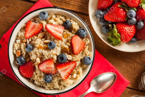 Preview: Healthy Homemade Oatmeal with Berries