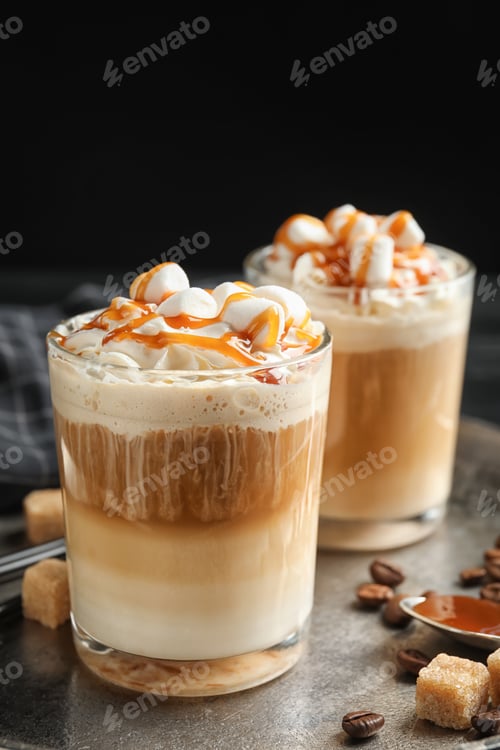 Preview: Glasses with delicious caramel frappe on tray