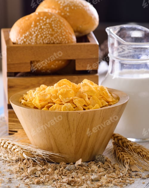 Preview: corn flakes in wood bowl