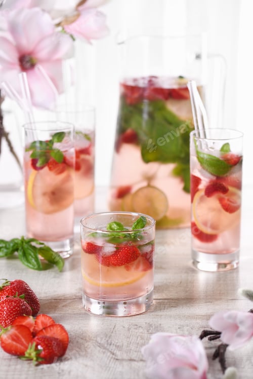 Preview: Refreshing Strawberry Lemonade Drinks with Strawberries and Basil
