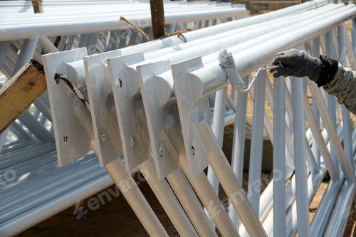 Preview: labor was painting color to carbon steel on site construction